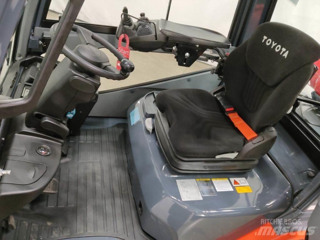 Toyota 02-8FGF30 天然气叉车