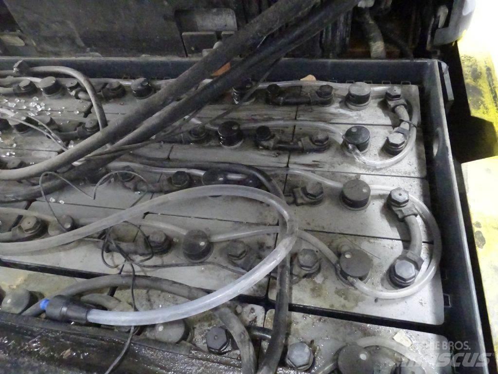 Toyota 7FBMF25 电动叉车