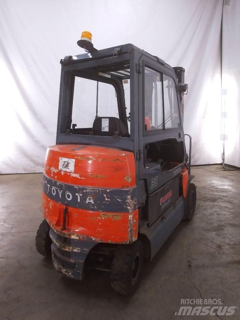 Toyota 7FBMF30 电动叉车