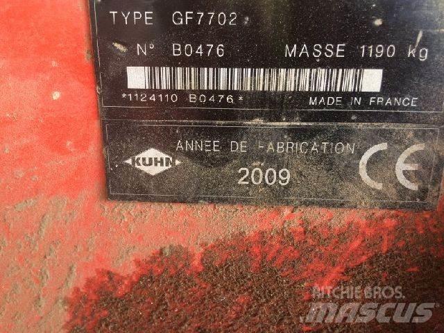 Kuhn GF 7702 犁耙和摊草机