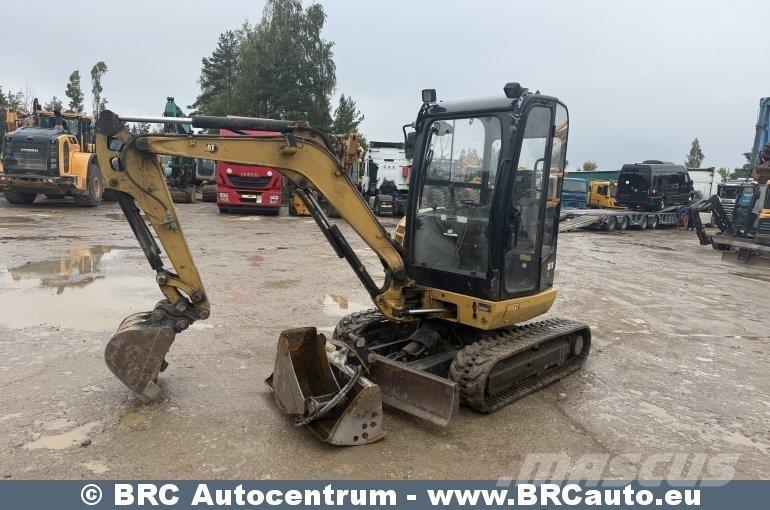 CAT 302.7DCR 小型挖掘机