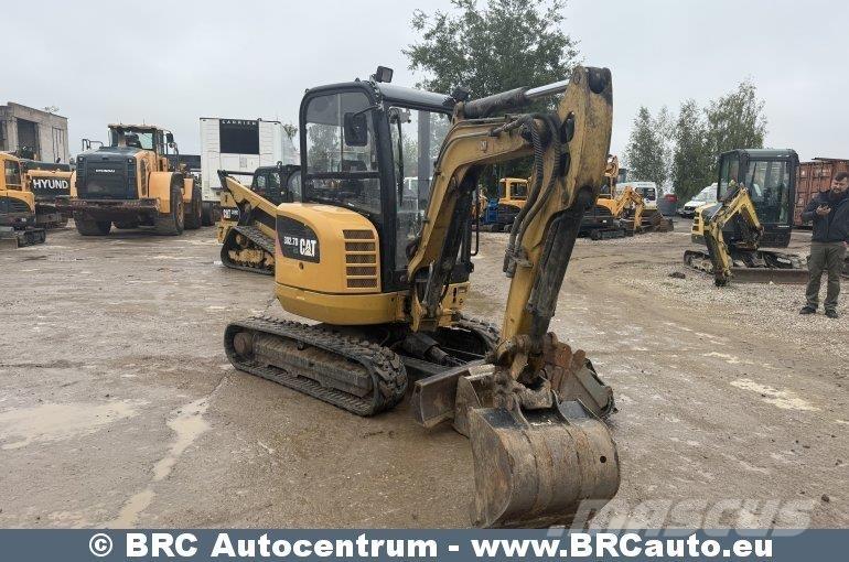 CAT 302.7DCR 小型挖掘机