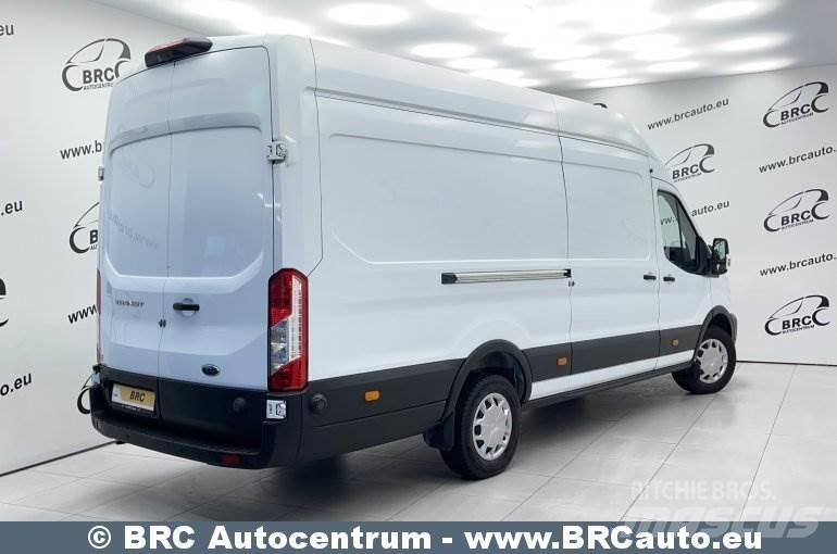 Ford Transit 商务面包车