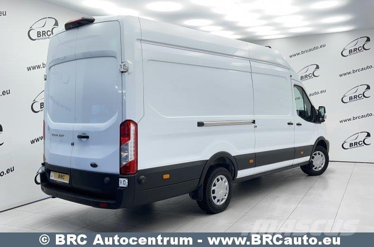 Ford Transit 商务面包车
