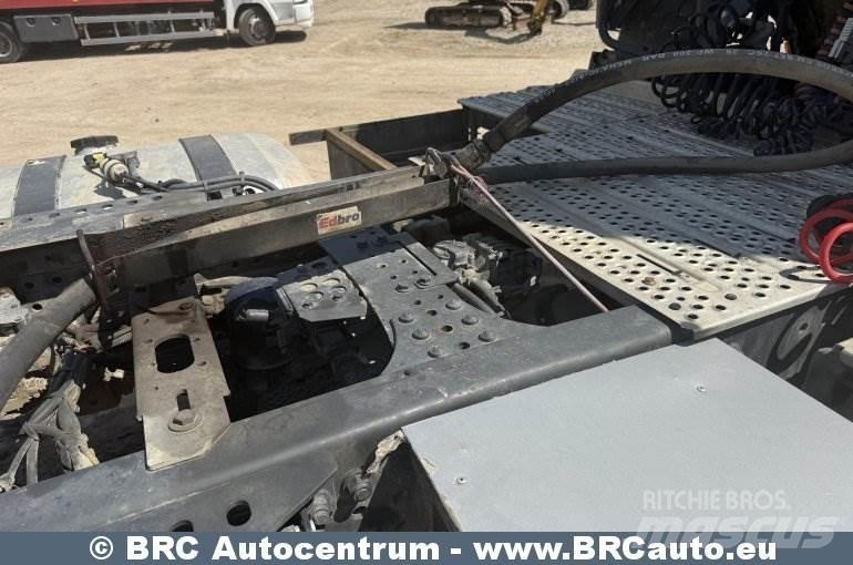 Mercedes-Benz Arocs 牵引车