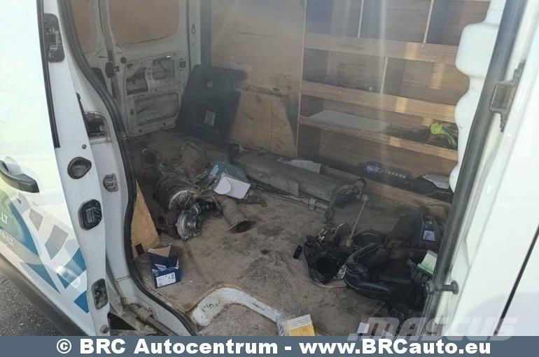 Renault Trafic 商务面包车