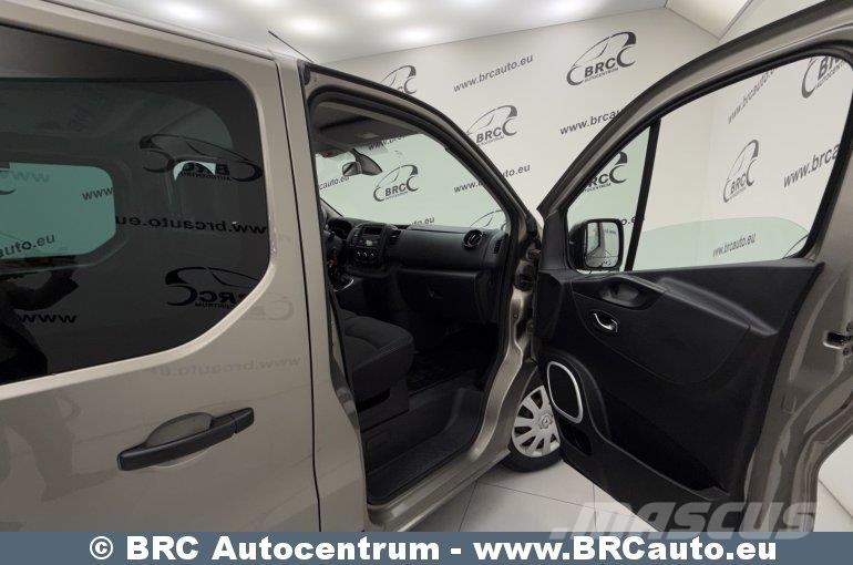 Renault Trafic 迷你巴士