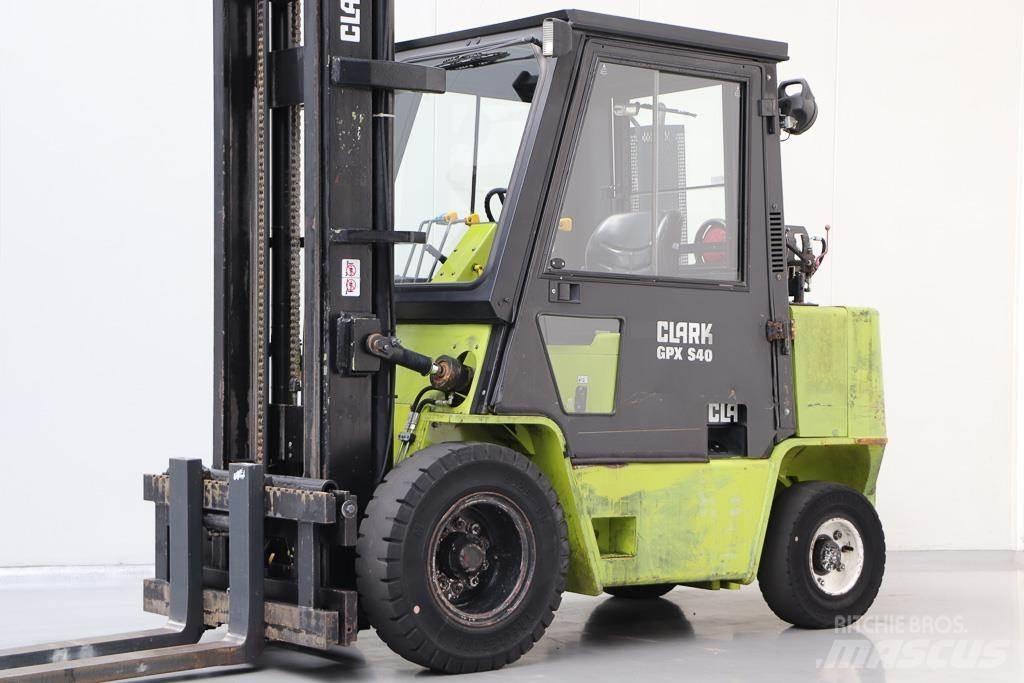Clark GPX 40 天然气叉车