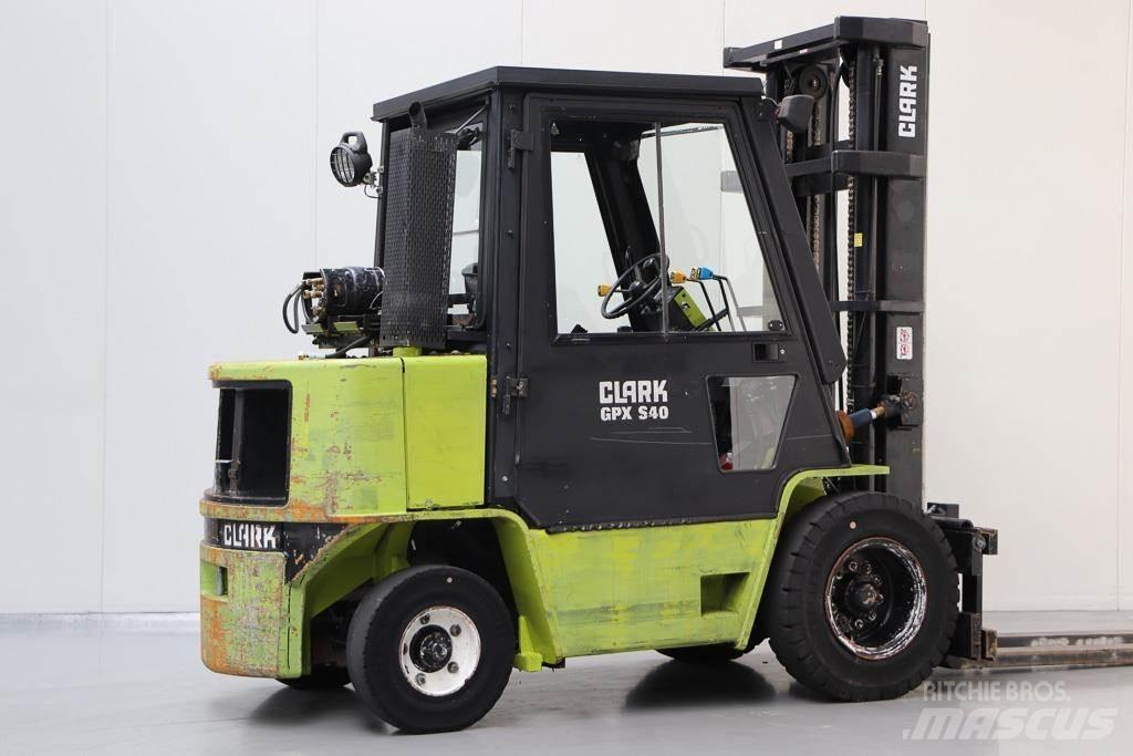 Clark GPX 40 天然气叉车