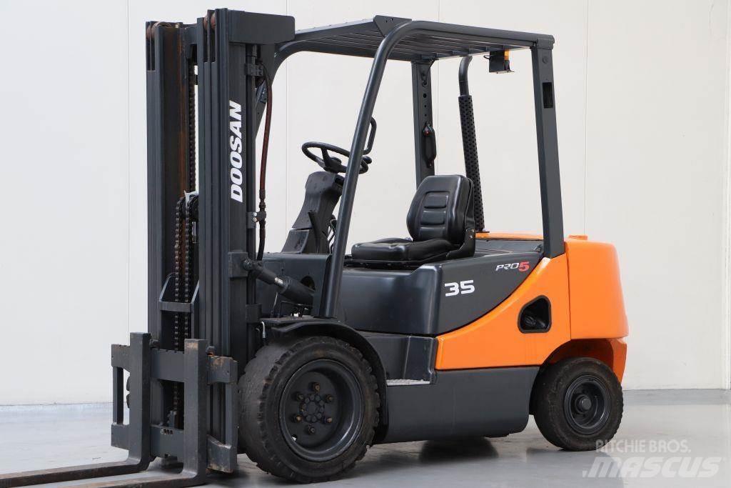 Doosan D35S 柴油叉车