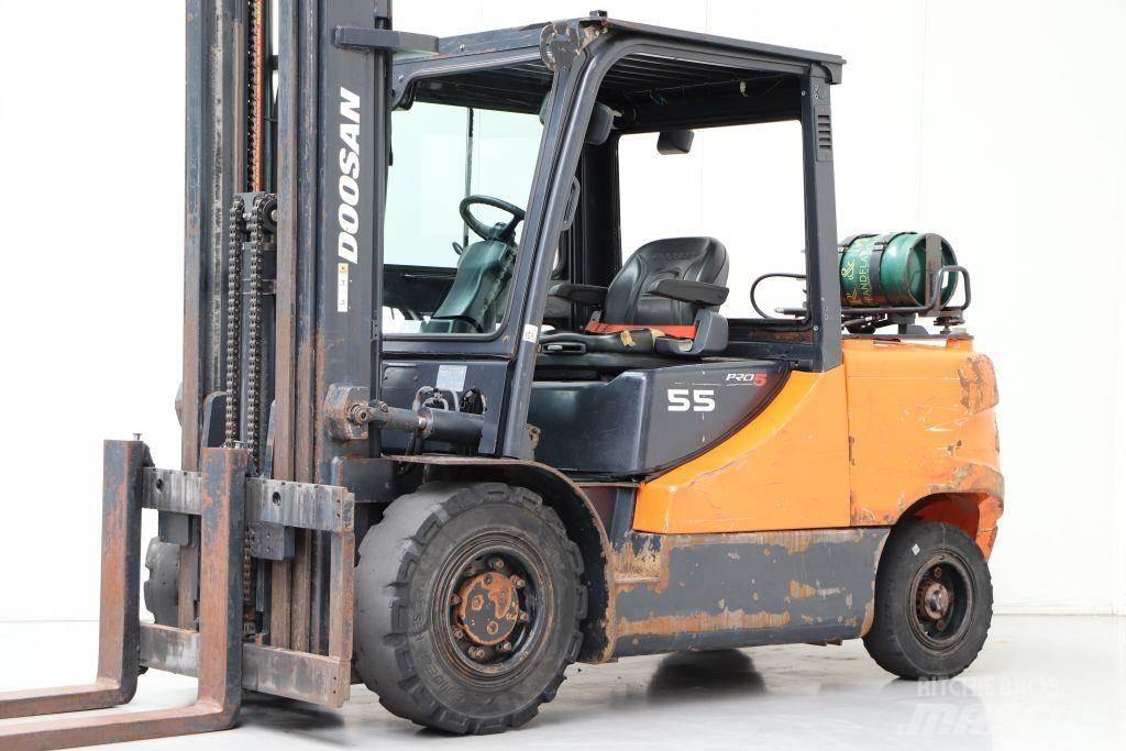 Doosan G55SC-5 天然气叉车