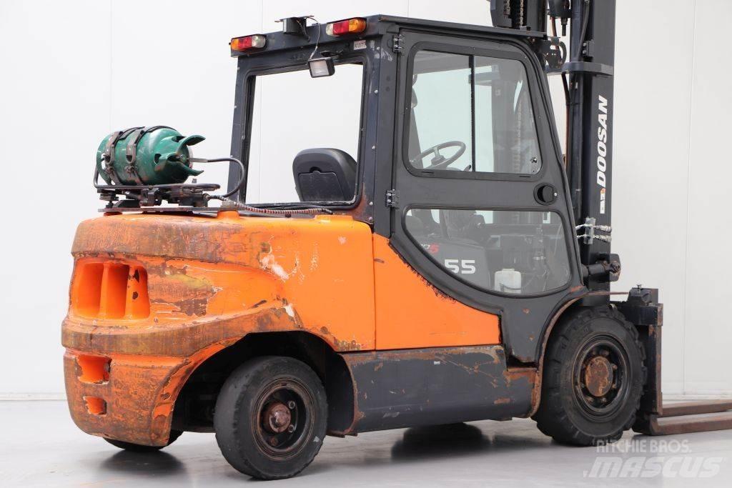 Doosan G55SC-5 天然气叉车