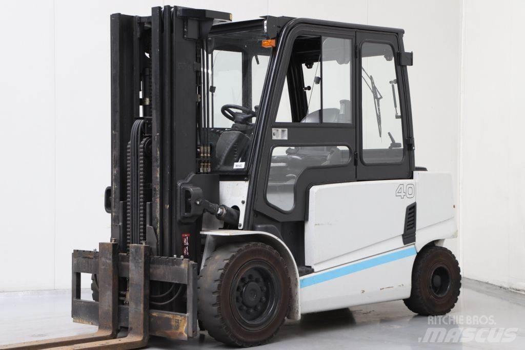 Hyundai 40B-9 电动叉车