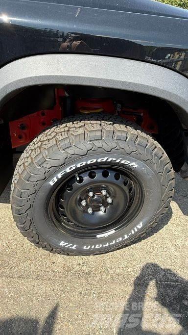  Ineos Grenadier 工具车