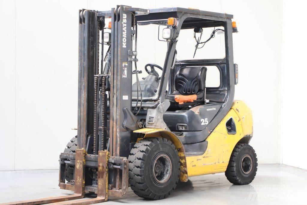 Komatsu FD25T-17 柴油叉车