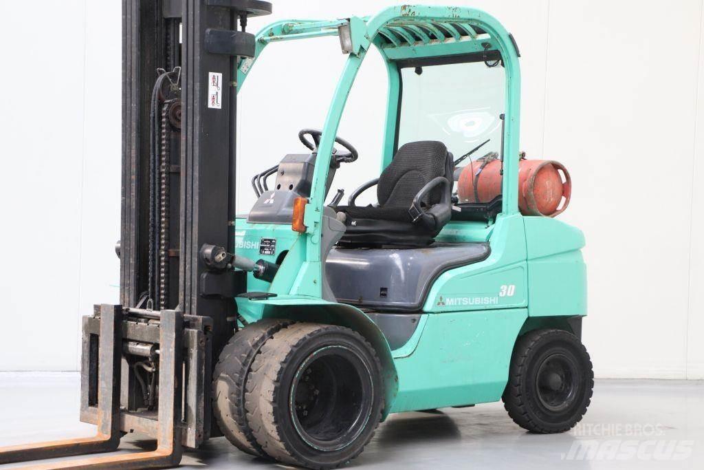 Mitsubishi FG30N 天然气叉车