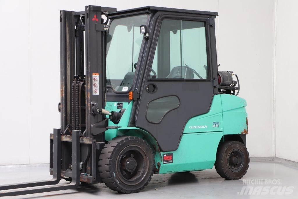Mitsubishi FG30NT 天然气叉车
