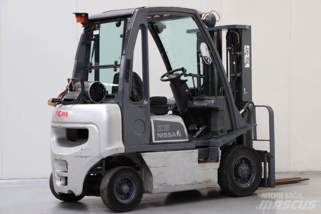 Nissan UD02A25PQ 天然气叉车