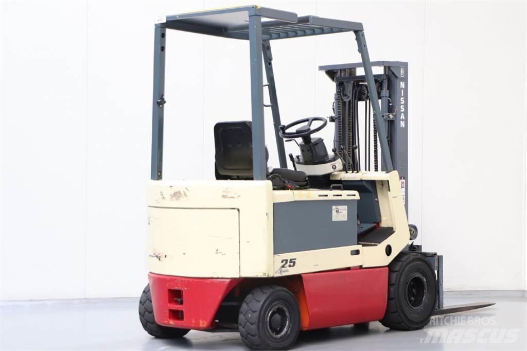 Nissan UM02L25U 电动叉车
