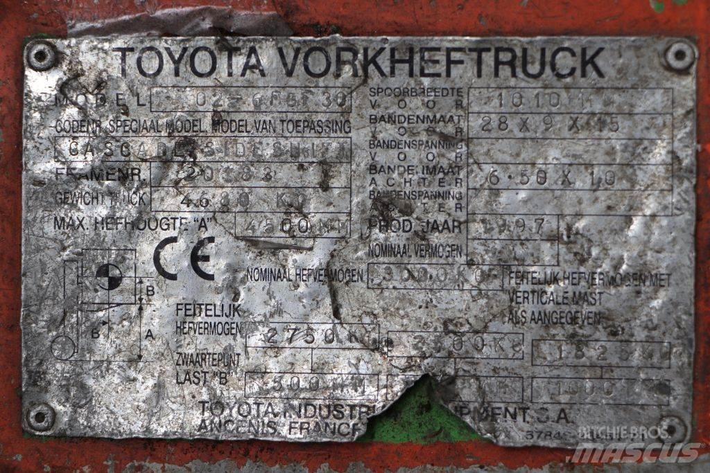 Toyota 02-6FGF30 天然气叉车