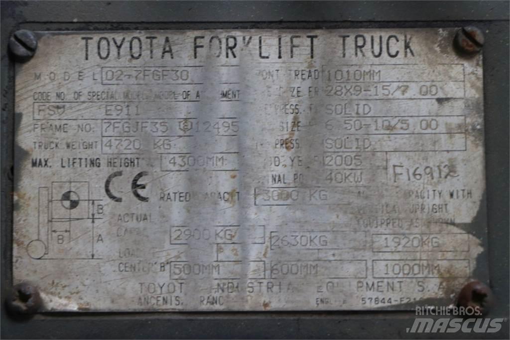 Toyota 02-7FGF30 天然气叉车