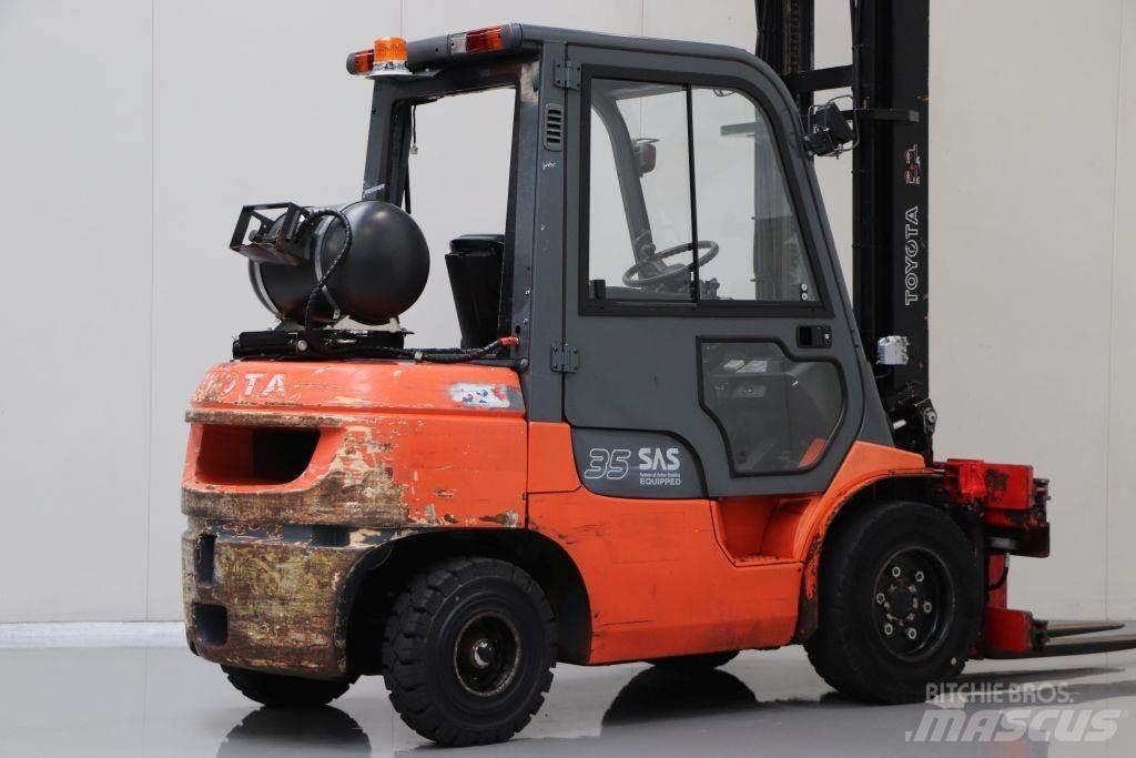 Toyota 02-7FGJF35 天然气叉车