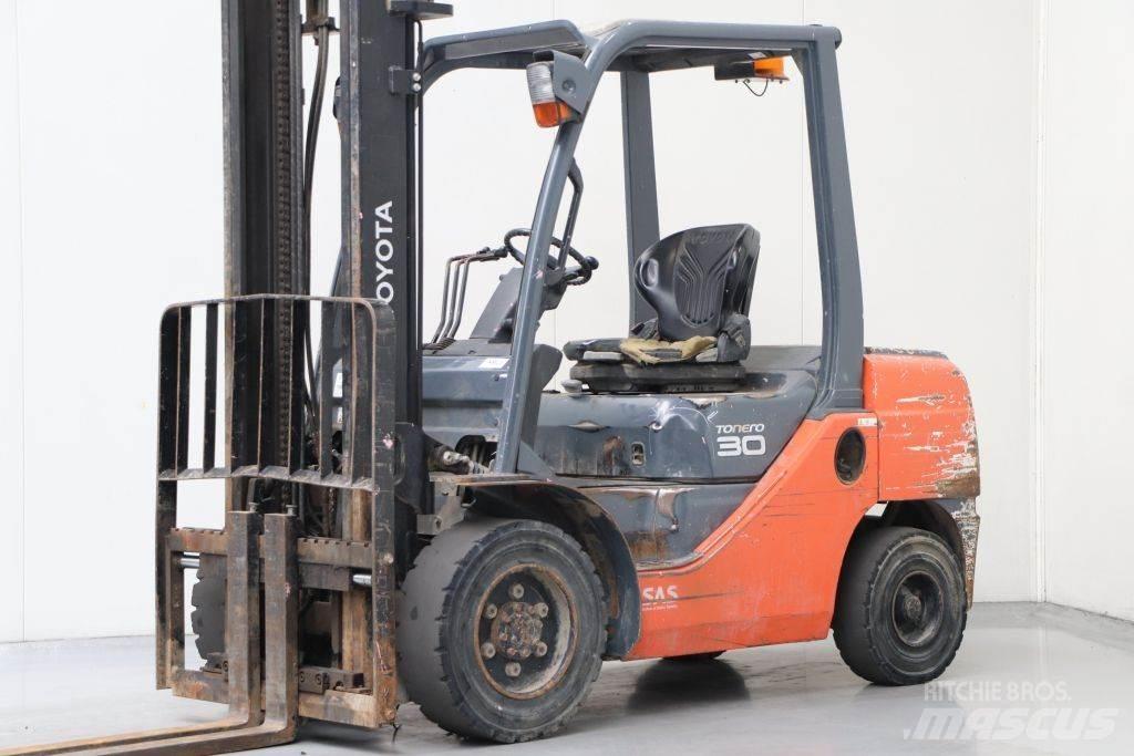Toyota 02-8FDF30 柴油叉车