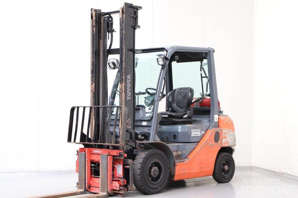 Toyota 02-8FGF25 天然气叉车