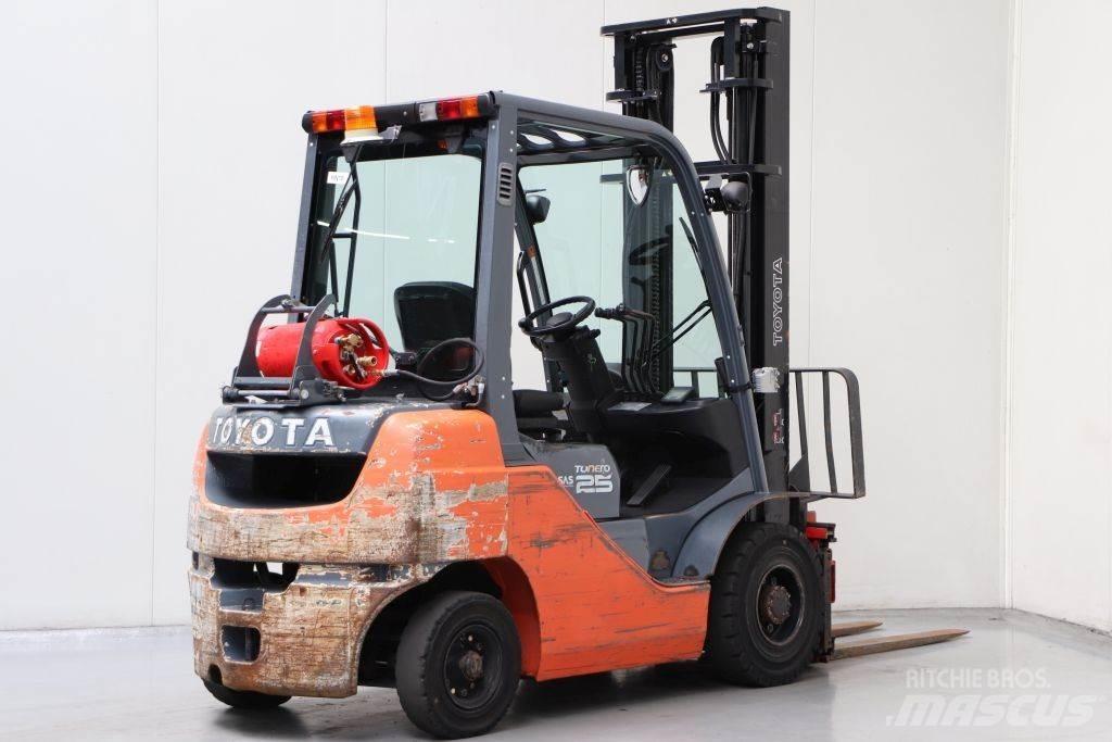 Toyota 02-8FGF25 天然气叉车