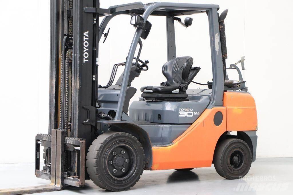 Toyota 02-8FGF30 天然气叉车