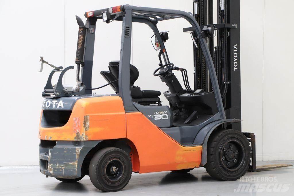 Toyota 02-8FGF30 天然气叉车