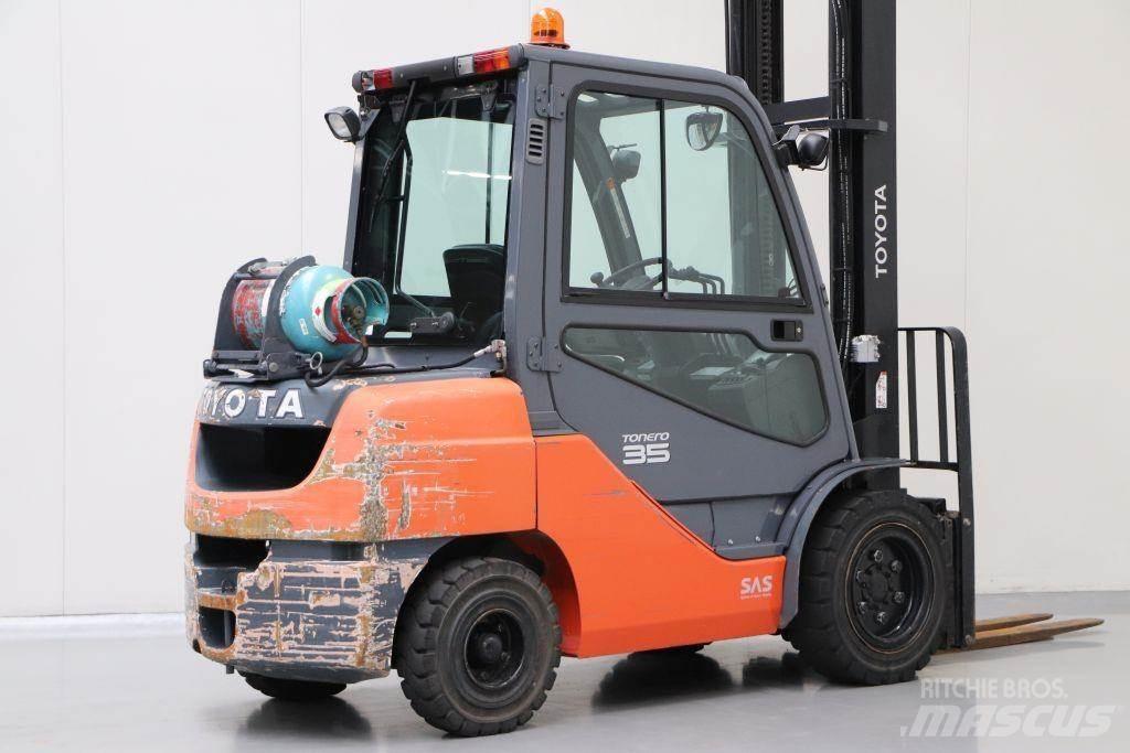 Toyota 02-8FGJF35 天然气叉车