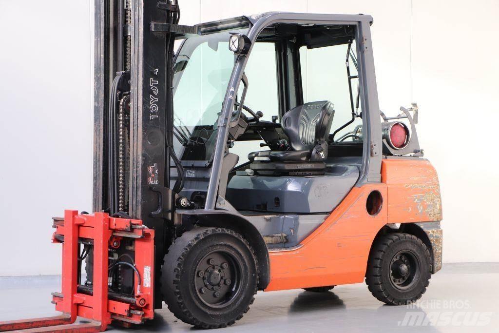 Toyota 02-8FGJF35 天然气叉车