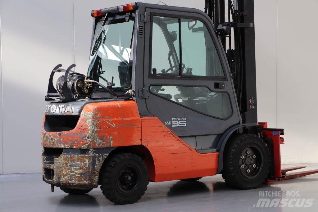 Toyota 02-8FGJF35 天然气叉车