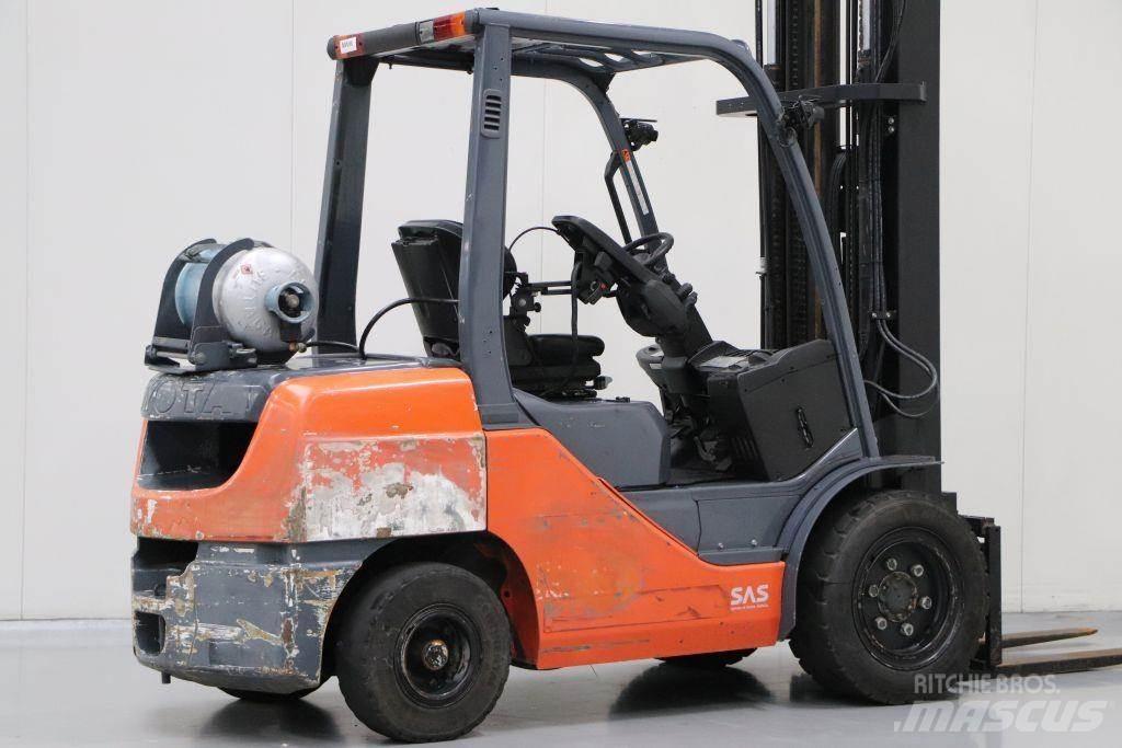 Toyota 02-8FGJF35 天然气叉车