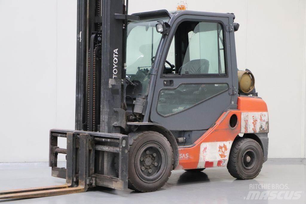 Toyota 02-8FGJF35 天然气叉车
