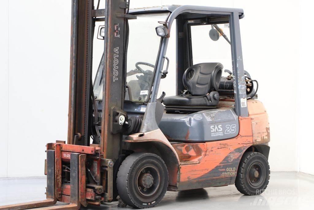 Toyota 42-7FGF25 天然气叉车
