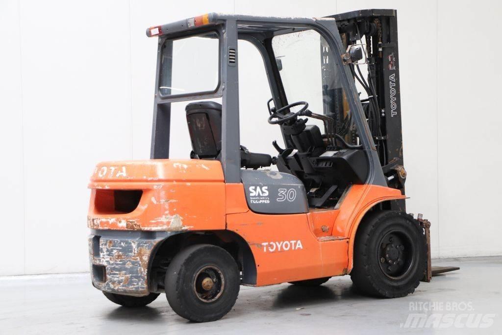 Toyota 62-7FDF30 柴油叉车