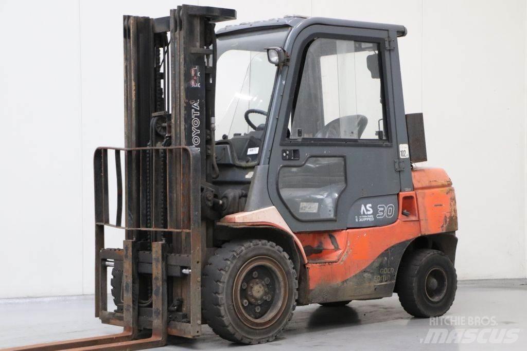 Toyota 62-7FDF30 柴油叉车
