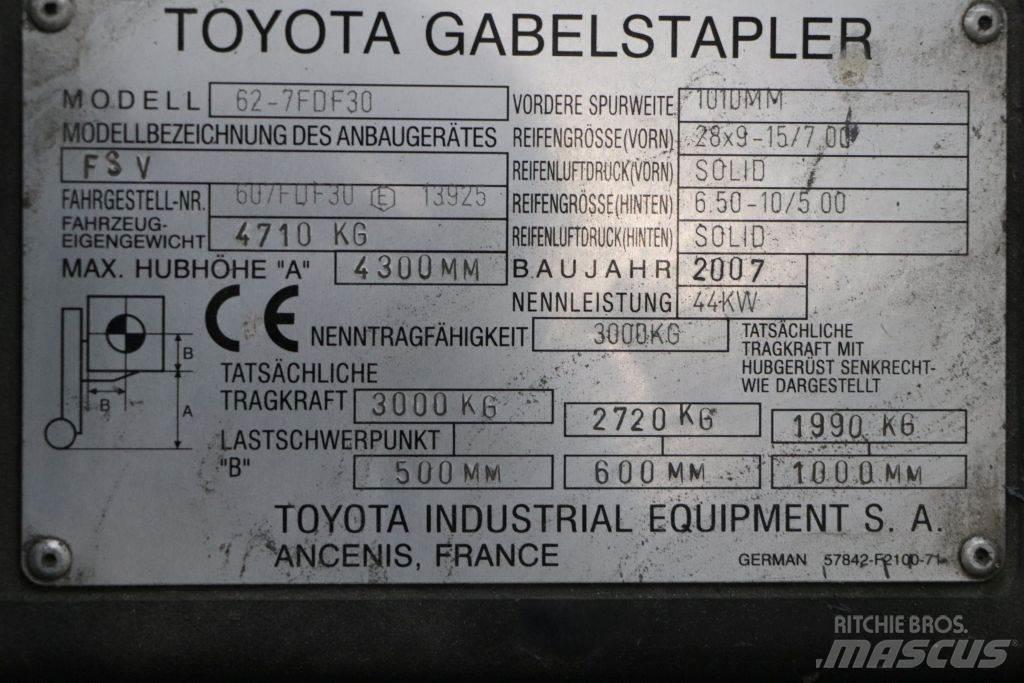 Toyota 62-7FDF30 柴油叉车