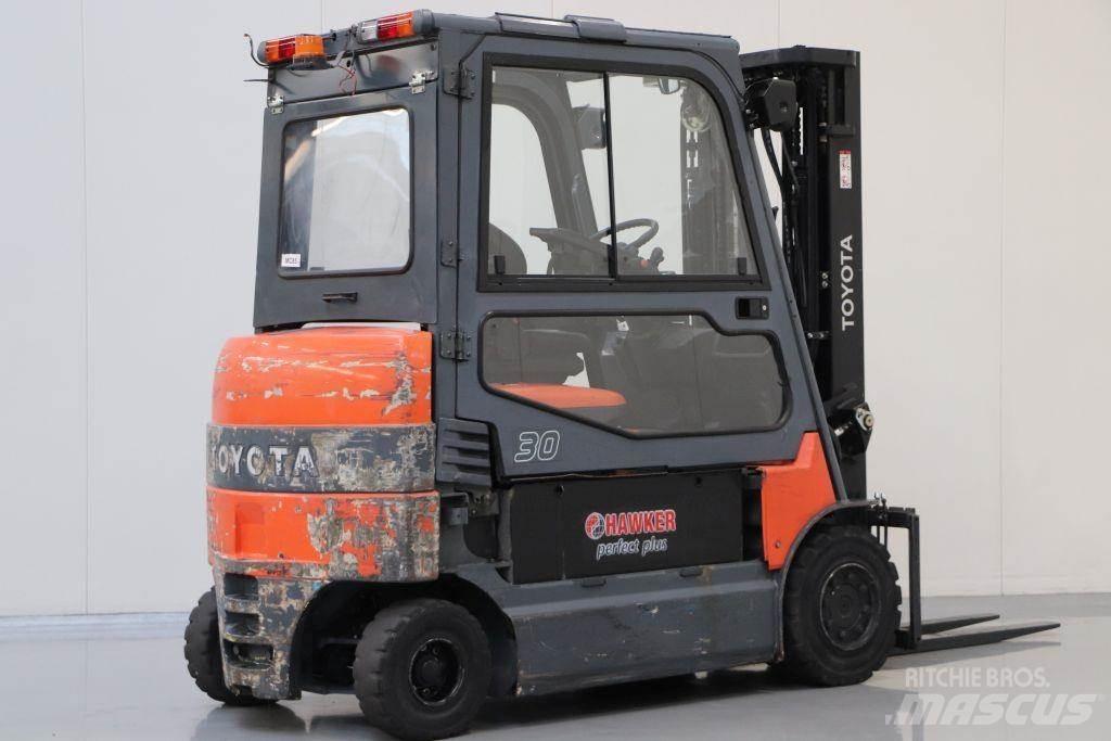 Toyota 7FBMF30 电动叉车