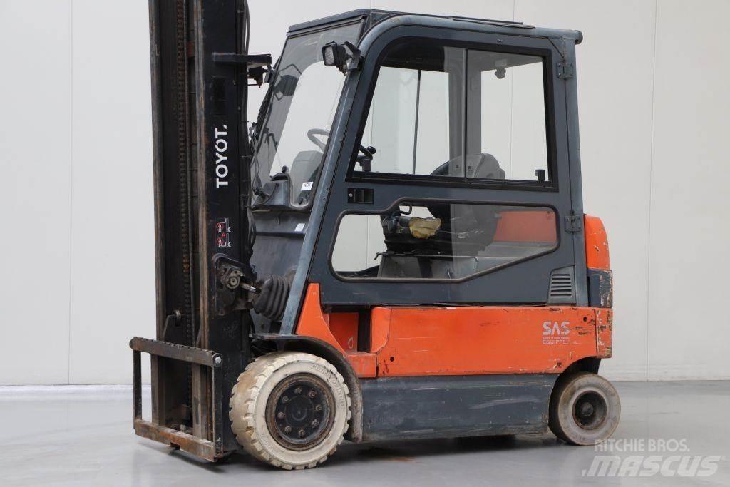 Toyota 7FBMF30 电动叉车