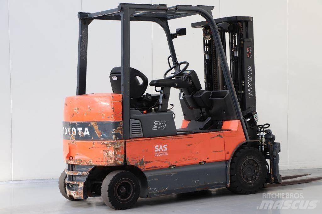 Toyota 7FBMF30 电动叉车