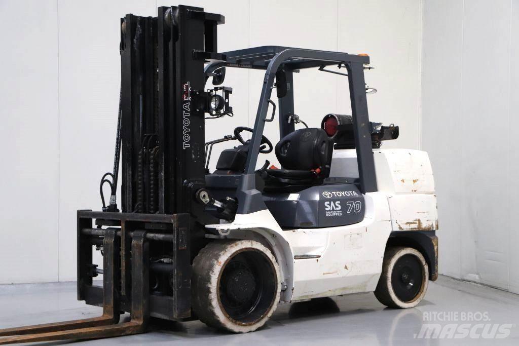 Toyota 7FGCU70 天然气叉车