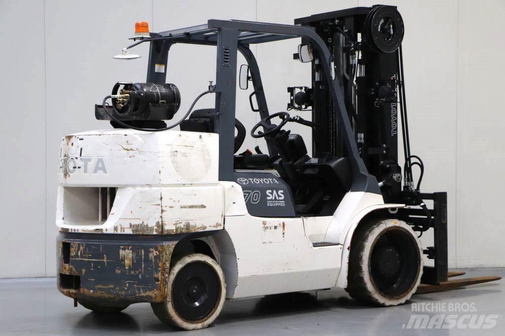 Toyota 7FGCU70 天然气叉车