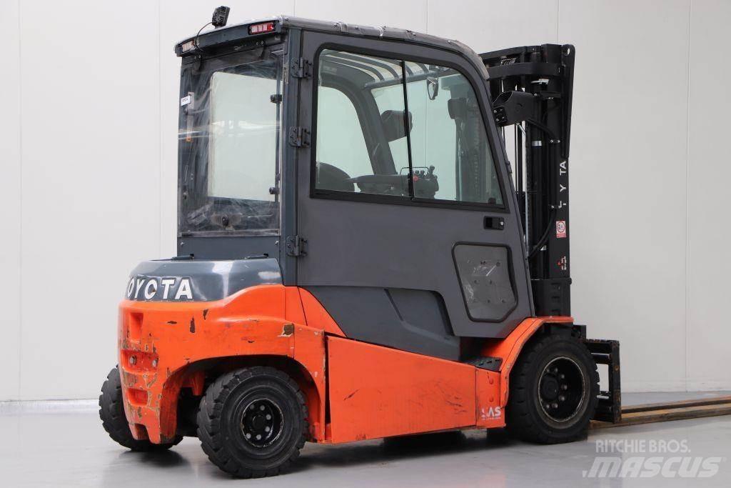 Toyota 8FBMT45 电动叉车
