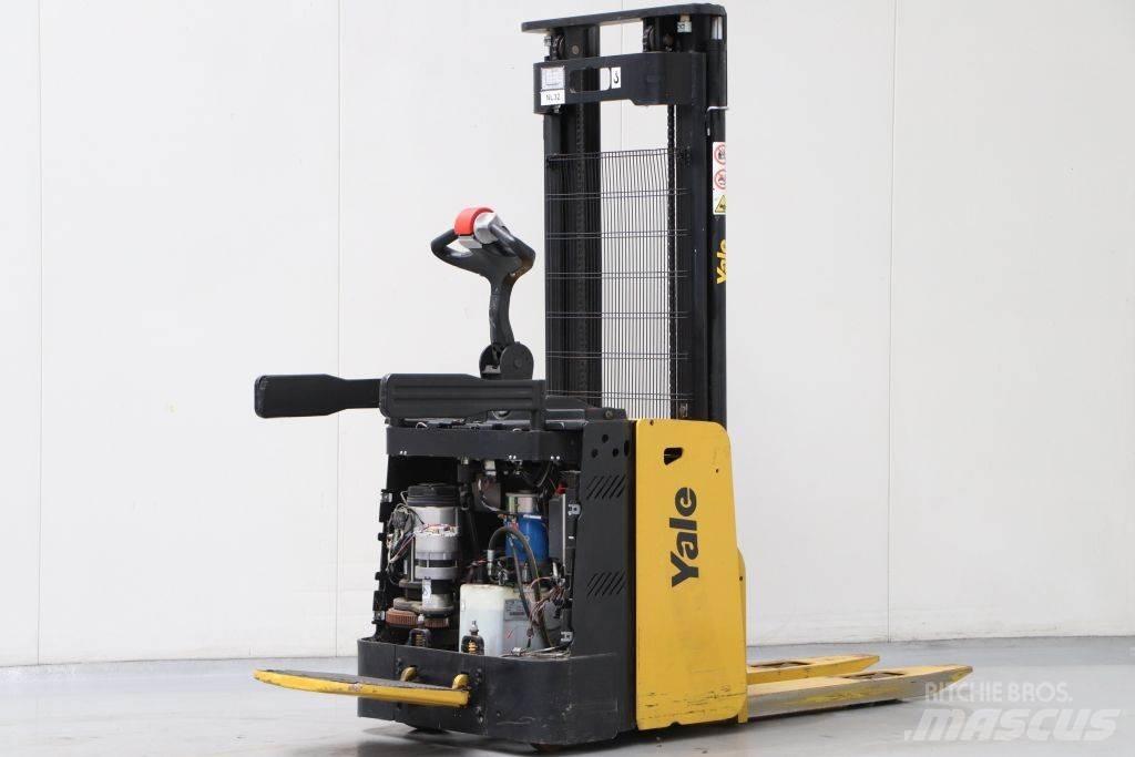 Yale MS12X 手推堆垛车