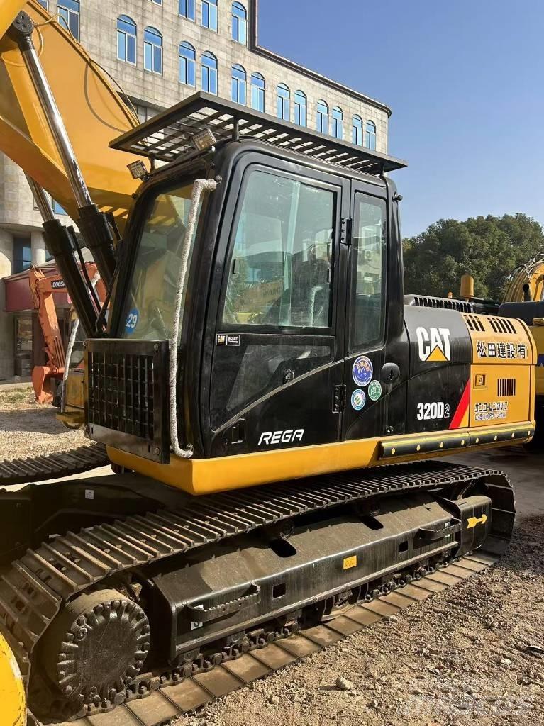 CAT 320 D2 履带挖掘机