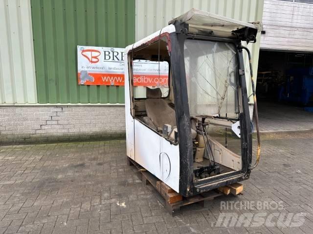 CAT 325 LN 驾驶室与内部