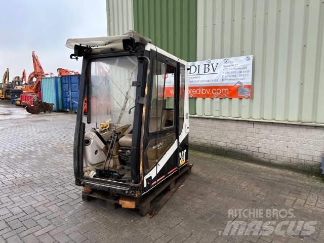 CAT 325 LN 驾驶室与内部